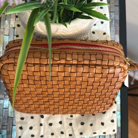 - Clare V. Midi Sac Woven Leather Crossbody - Picture 3 of 17